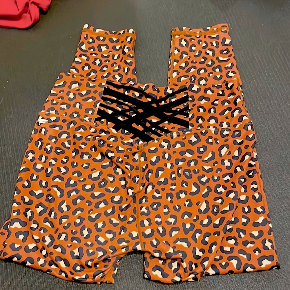 Fabletics Boost PowerHold High-Waisted 7/8 Mocha Meru Black Animal Print Large